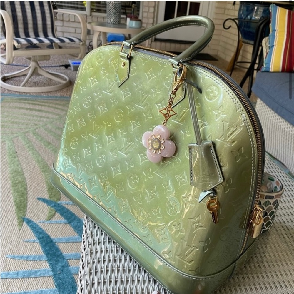 Louis Vuitton vernis Alma gold green